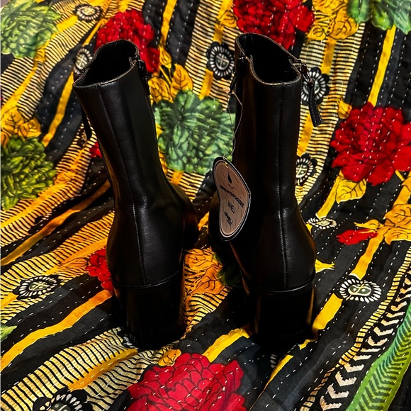 Vaneli Holand Black Leather Boot - Waterproof - Size 10 - Picture 3 of 7